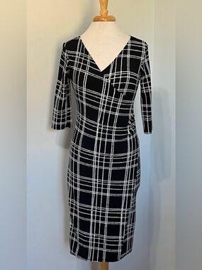 Wilde Faux Wrap Geo Print Midi dress Size Small